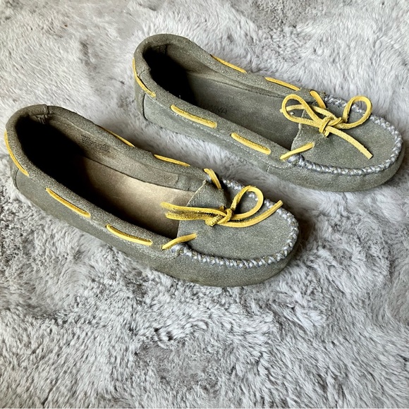 Genuine Leather Minnetonka moccasin flats in grey and yellow suede, rubber sole. - Picture 5 of 9